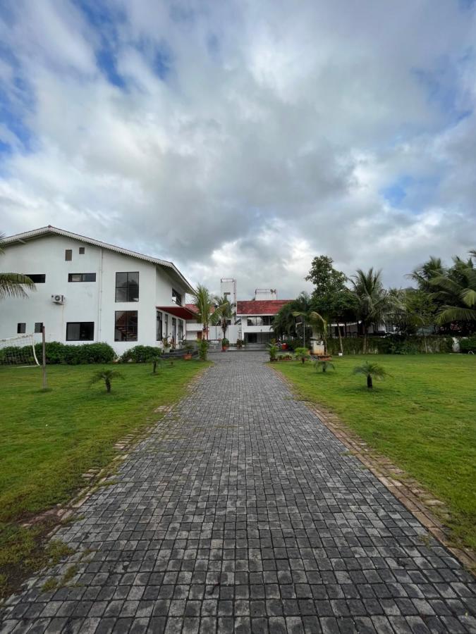 The Green Estate Resort Nashik Esterno foto